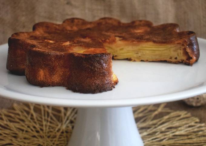 Gâteau invisible aux pommes et sa crème caramel au beurre salé#mars