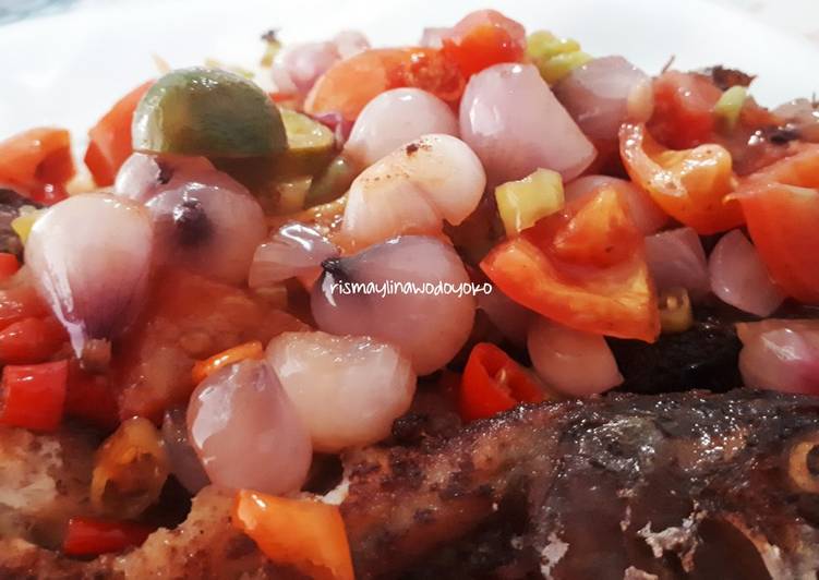 Bahan #bikinramadahanberkesan#28#ikan gabus siram sambal tumis | Cara Membuat #bikinramadahanberkesan#28#ikan gabus siram sambal tumis Yang Enak Dan Mudah