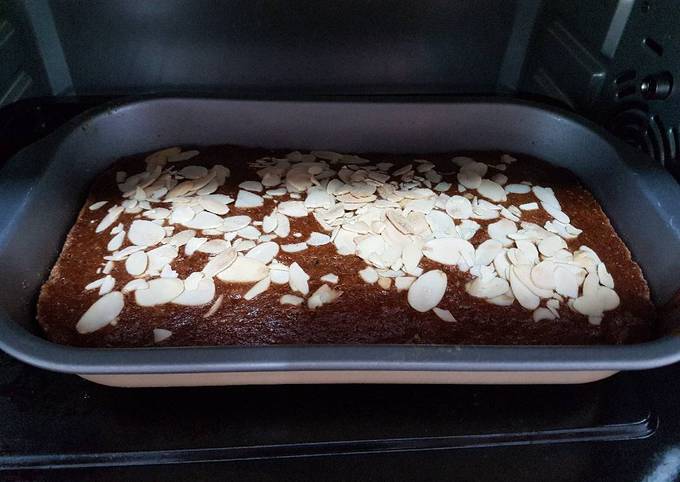 Simple Way to Make Homemade Chocolate Banana Cake with Almond slice