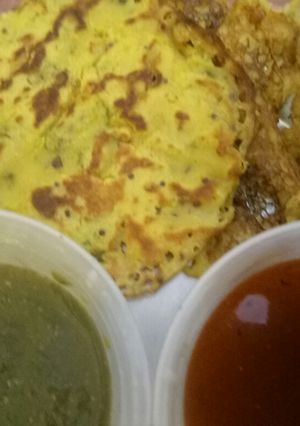 बेसन चीला (besan cheela recipe iN Hndi) रेसिपी मुख्य फोटो