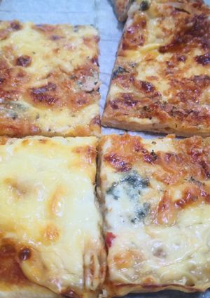 Una foto de Pizza 4 quesos