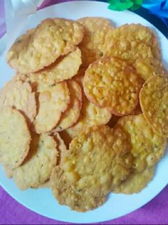 ક્રિસ્પી જીરા પૂરી (Crispy Jeera Poori Recipe In Gujarati) રેસીપી મુખ્ય ફોટો