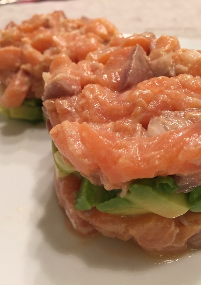 Una foto de Tartar de salmón 