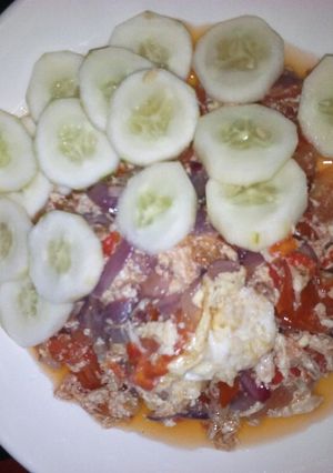 A picture of Fried eggs with cucumber.