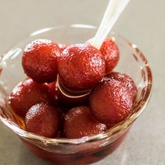 A picture of Gulab jamun with instant khoya.