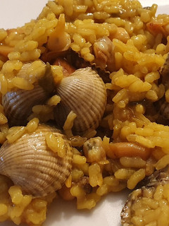 Una foto de Arroz con Berberechos y Sepia
