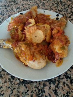 Una foto de Jamoncito de pollo al chilindrón en olla rápida