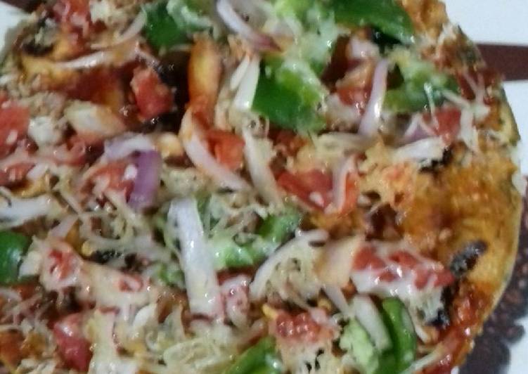 Recipe of Homemade Methi Thepla Pizza