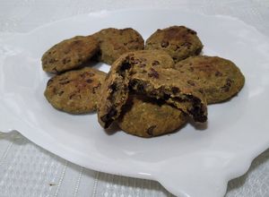Una foto de Cookies veganas saludables con chips de chocolate 🍪🍫 :)
