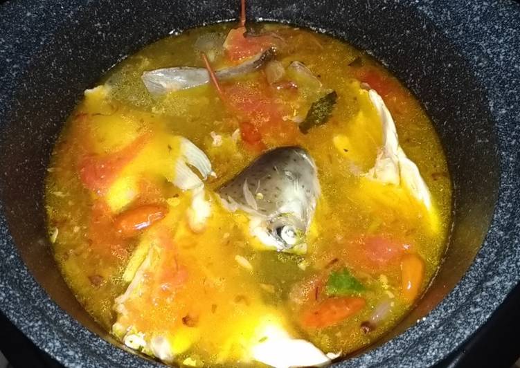 Resep Sup  Kepala Ikan  Salmon oleh Annisa Wahyuriani Cookpad