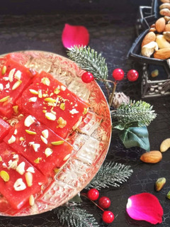 A picture of Karachi Halwa/jelly halwa.