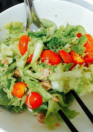 Hình của món Salad cá ngừ giấm táo.