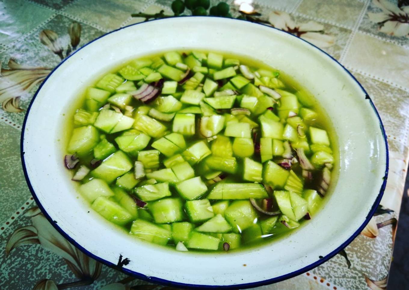 Ensalada de pepino con zumo de uvas verdes 🥒