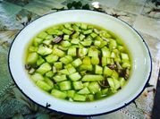 Una foto de pepino guisados