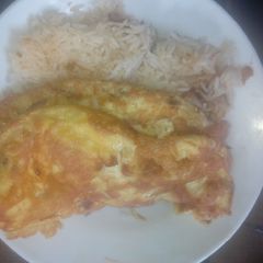 A picture of Onion eggs served with fried rice.