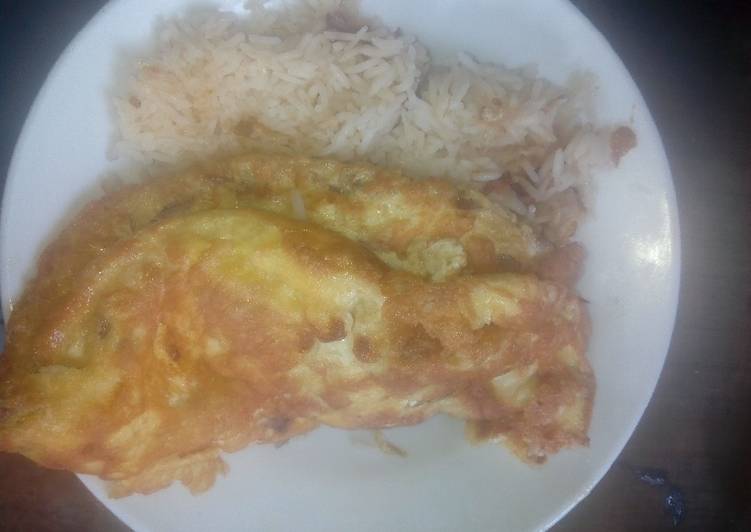 Onion eggs served with fried rice