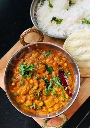 A picture of Koot Curry(Tamil style Bottlegourd Chana dal curry).