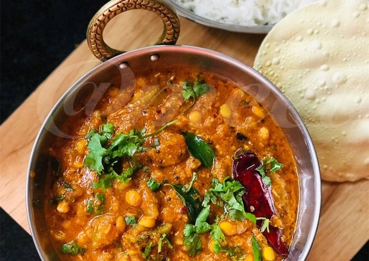 Koot Curry(Tamil style Bottlegourd Chana dal curry)