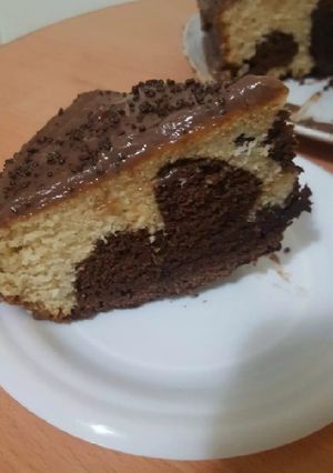 Una foto de Bizcocho mármoleado con pudín de chocolate