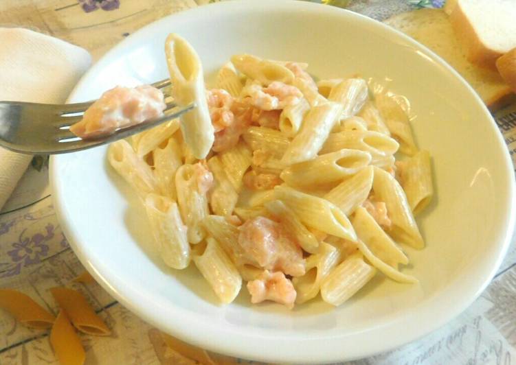 Mezze penne cremose con panna e salmone