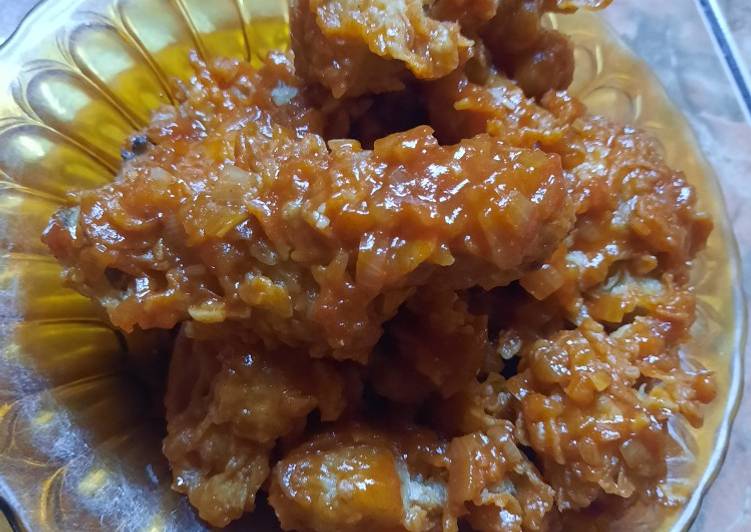 Yangnyeom Tongdak (korean food)
