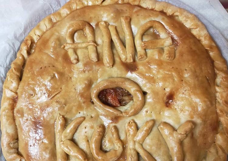 Empanada gallega de zamburiñas