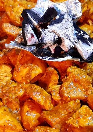 A picture of Chicken tikka chunks.