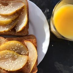 A picture of Peach sandwiches 🍐🥪.