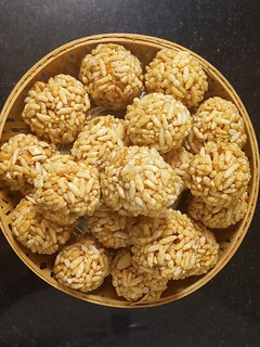 મમરા ના ક્રિસ્પી લાડુ (Mamara Crispy Ladoo Recipe In Gujarati) રેસીપી મુખ્ય ફોટો