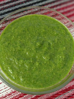 ગ્રીન ચટણી (Green Chutney Recipe In Gujarati) રેસીપી મુખ્ય ફોટો