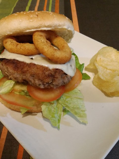 Una foto de Hamburguesa al estilo Pitiminí