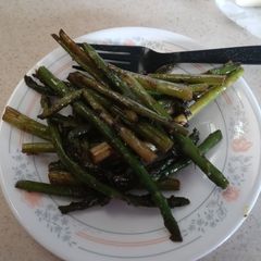 A picture of Fried Garlic Butter Asparagus.