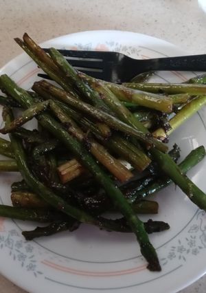 A picture of Fried Garlic Butter Asparagus.