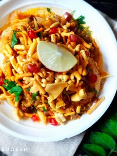इडली मिसळ (idali misal recipe in marathi) रेसिपी चे मुख्य फोटो