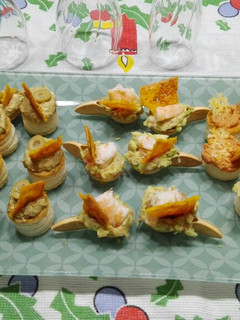 Una foto de Tres clases de canapés