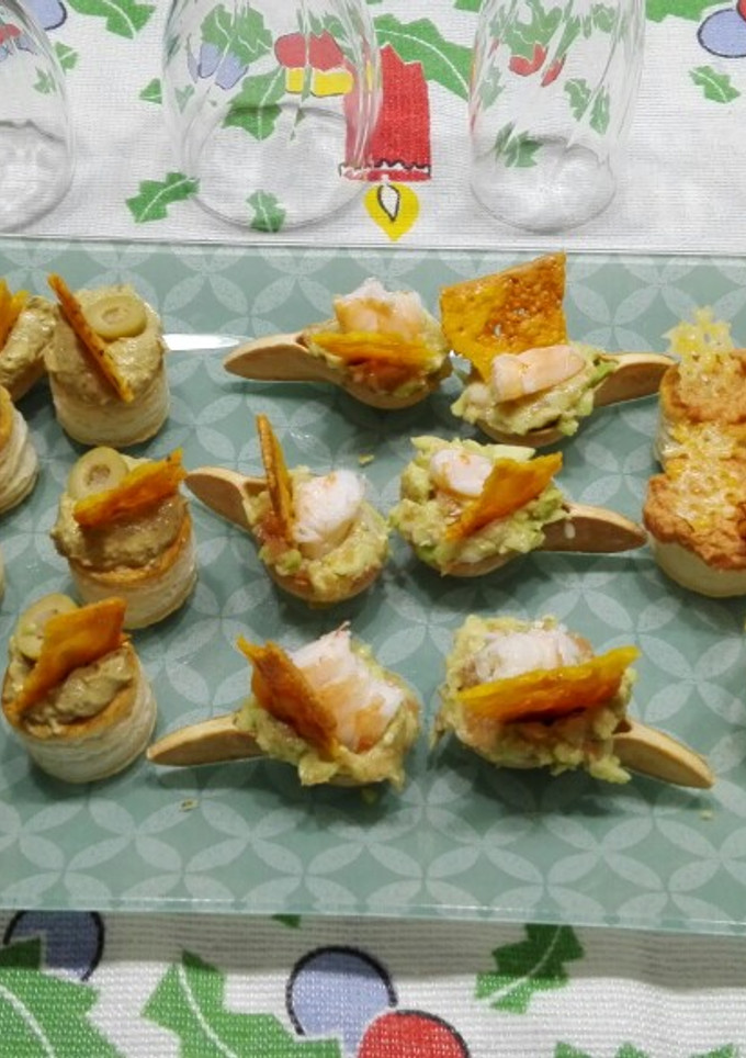 Una foto de Tres clases de canapés
