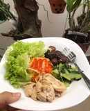 Eat clean | Cơm gạo lức hạt sen kèm ức gà xào cải thìa