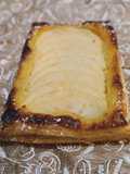 Tartaletas individuales de hojaldre casero con crema y manzana
