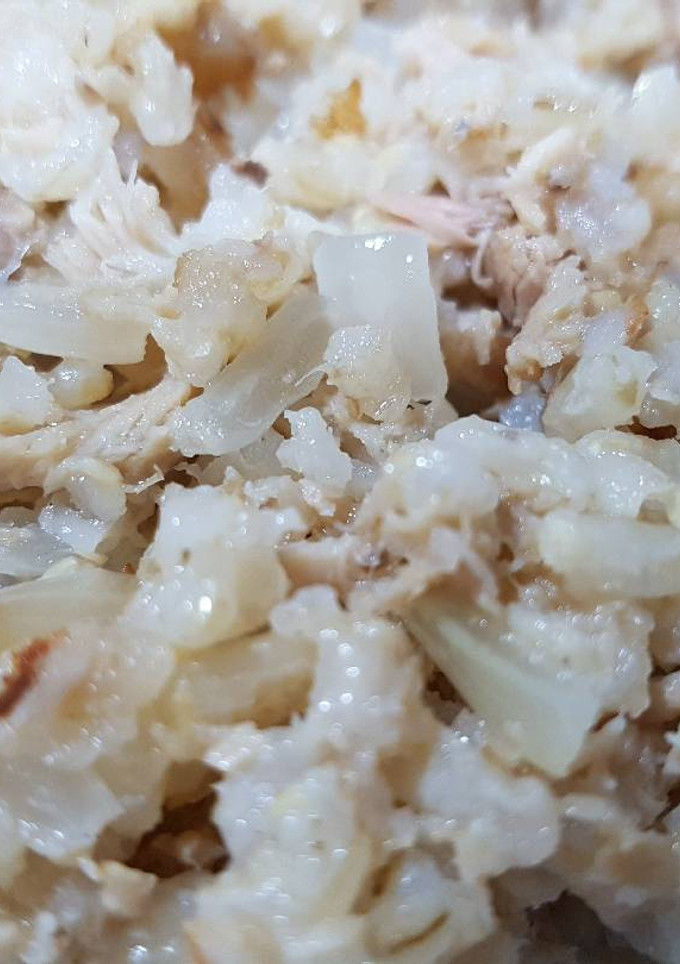 Una foto de Arroz integral con atún, rápido y sano!!😋🍚🍴