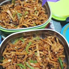 A picture of Roti Noodles.