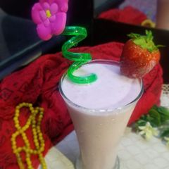 A picture of Strawberry ki lassi / strawberry labban.