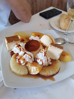 Una foto de Flan con piña