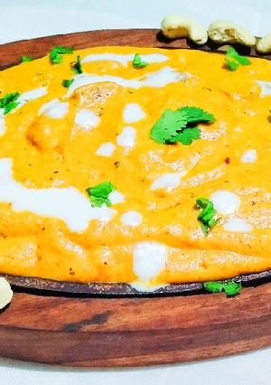 રેસ્ટોરન્ટ સ્ટાઈલ કાજૂ કરી (kaju curry recipe in Gujarati) રેસીપી મુખ્ય ફોટો