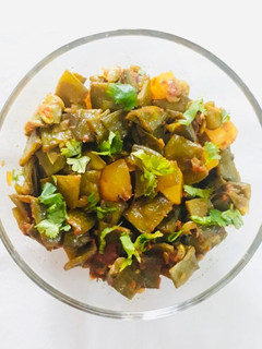 सेमी की सब्ज़ी (semi ki sabzi recipe in hindi) रेसिपी मुख्य फोटो