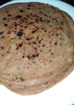 A picture of Aloo paratha.
