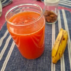 A picture of Carrot tomato juice.