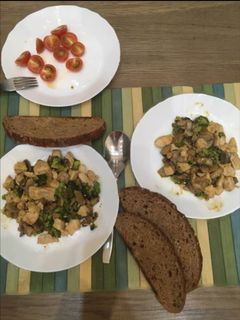 Brokkolis gombás csirkemell recept fotója