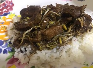 Una foto de Lomito con raíces chinas y salsa Teriyaki