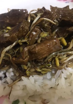 Una foto de Lomito con raíces chinas y salsa Teriyaki