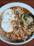เส้นหมีหุ่นต้มยำไก่สับ